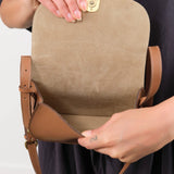 Il Bisonte Accessories Bags Atelier Crossbody Bag Cioccolato / 8" L X 5" W X 2.5" D
