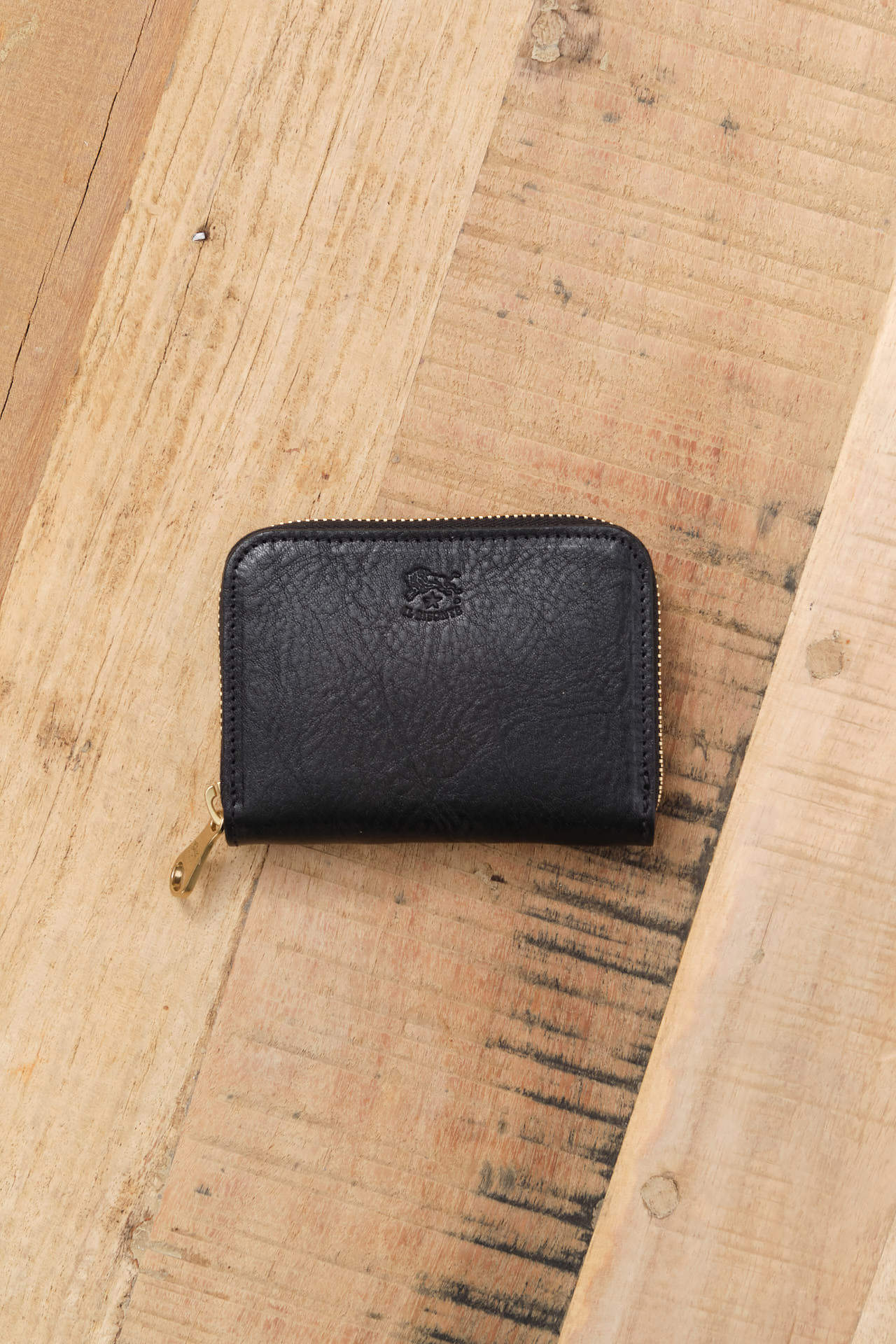 Il Bisonte Accessories Wallets Cestello Zip Around Wallet in Nero Nero / 4.25" L X 3.5" W X .75" D