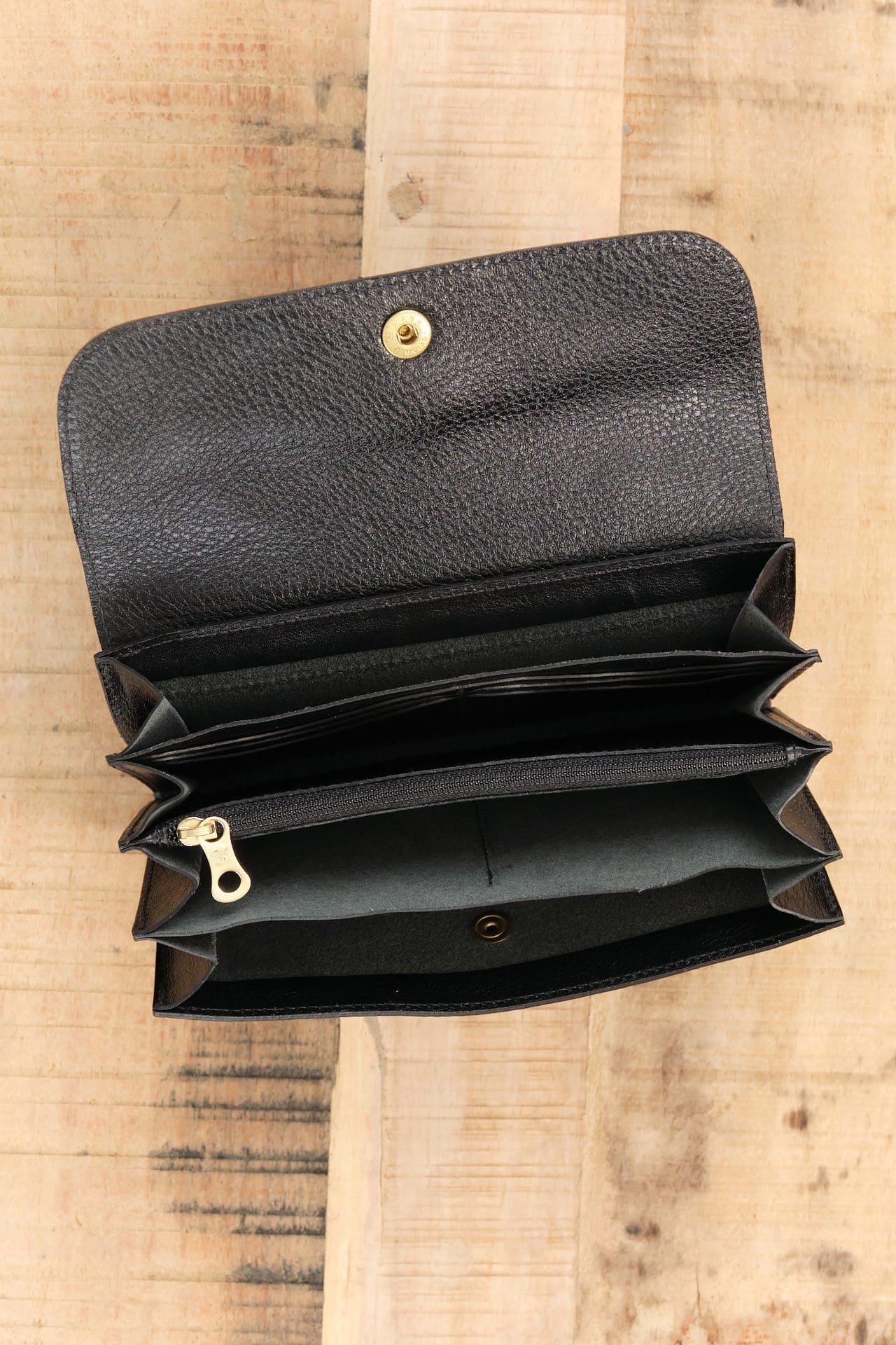 Il Bisonte Accessories Wallets Classic Continental Wallet in Nero Nero / 7.25" L X 4" W X 1.25" D
