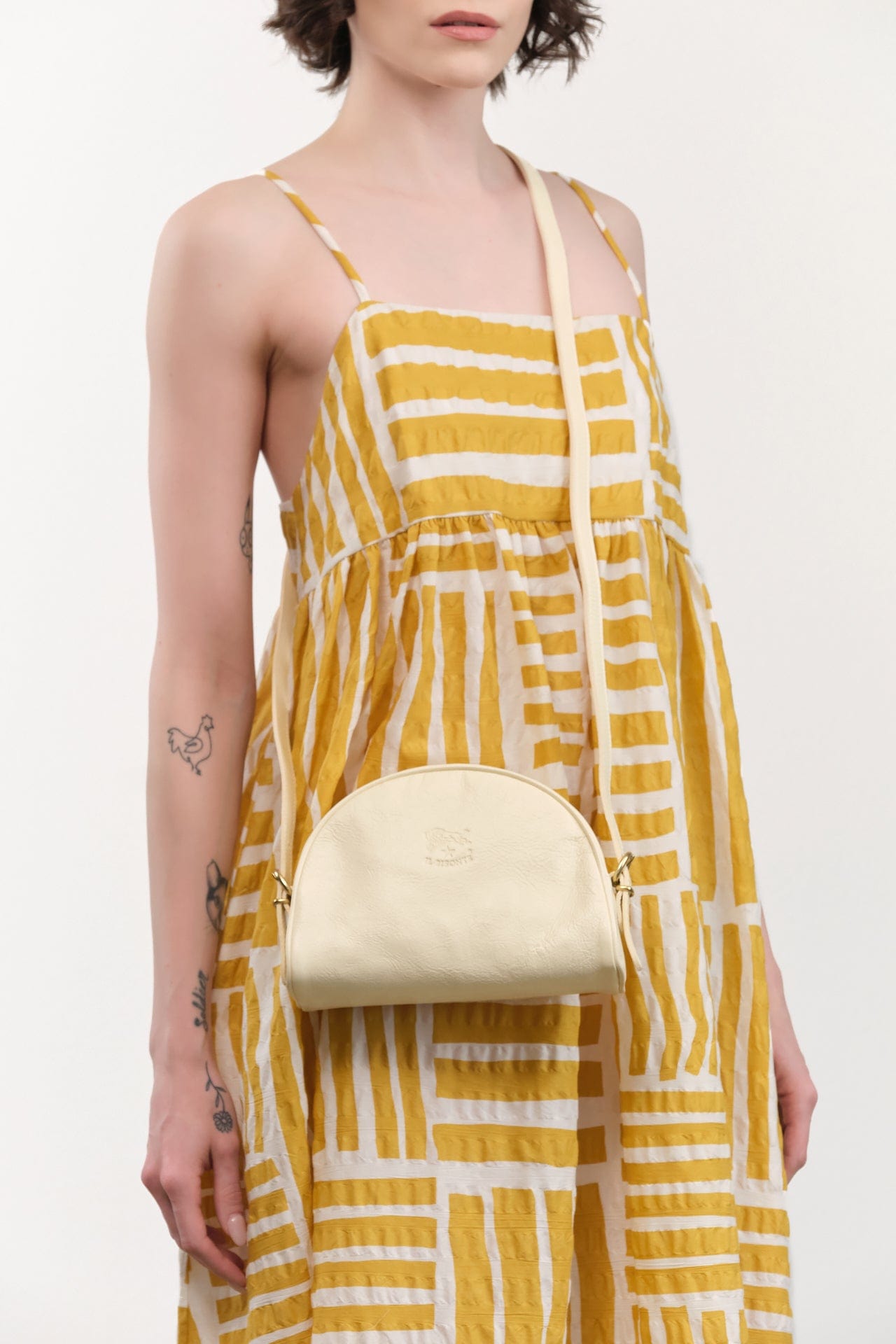 Il Bisonte Accessories Bags Classic Crossbody Bag in Milk Milk / 8.5" L X 6.25" H X 3" D