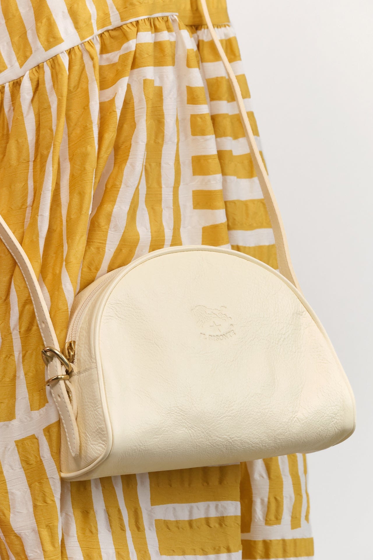 Il Bisonte Accessories Bags Classic Crossbody Bag in Milk Milk / 8.5" L X 6.25" H X 3" D
