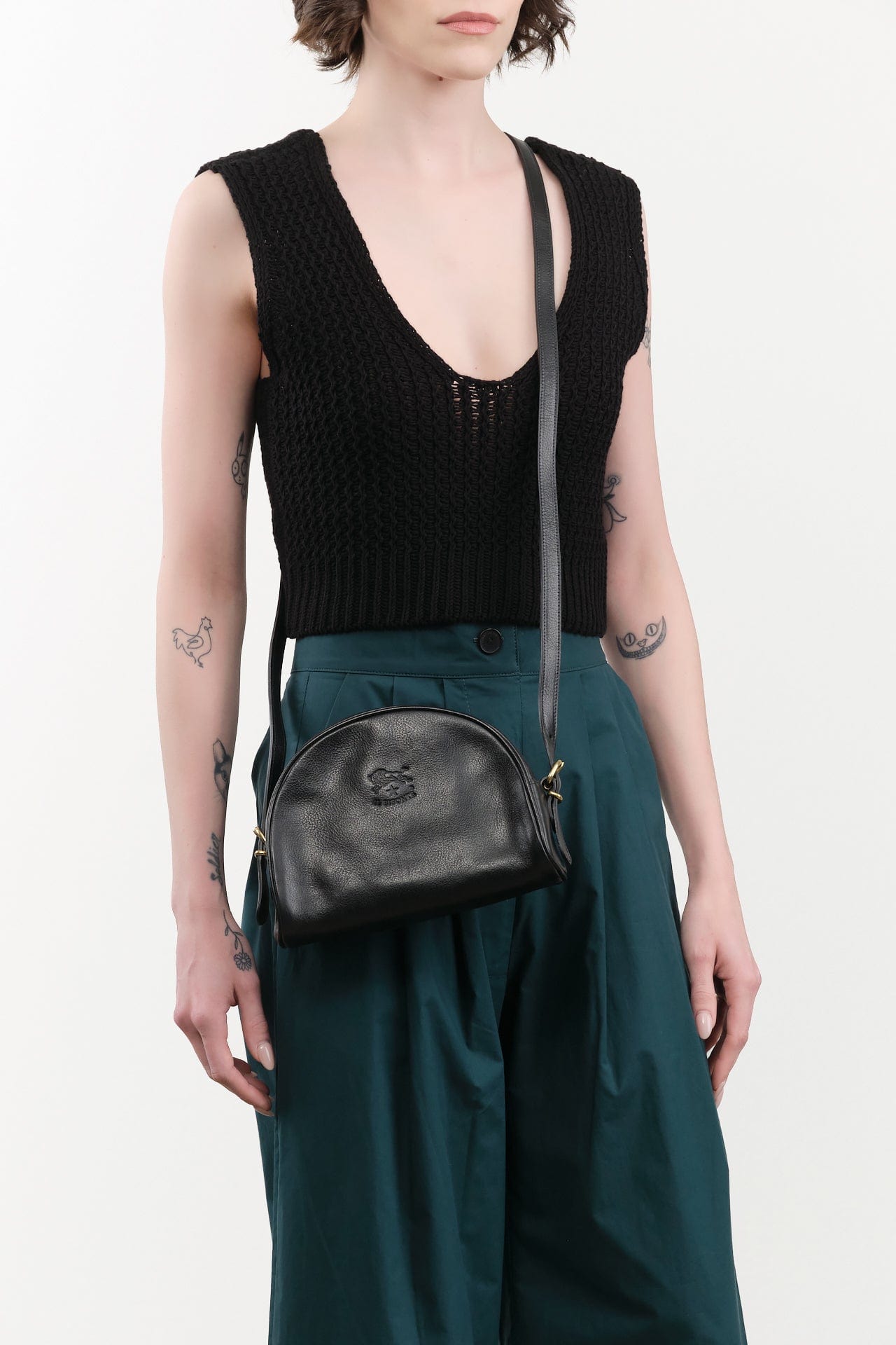 Il Bisonte Accessories Bags Classic Crossbody Bag in Nero Nero / 8.5" L X 6.25" H X 3" D