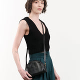 Il Bisonte Accessories Bags Classic Crossbody Bag in Nero Nero / 8.5" L X 6.25" H X 3" D