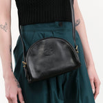 Il Bisonte Accessories Bags Classic Crossbody Bag in Nero Nero / 8.5" L X 6.25" H X 3" D
