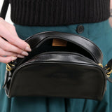 Il Bisonte Accessories Bags Classic Crossbody Bag in Nero Nero / 8.5" L X 6.25" H X 3" D