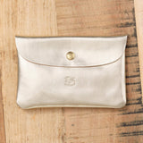 Il Bisonte Accessories Wallets Classic Envelope Case in Metallic Platinum Metallic Platinum / 6.25" L X 4.25" W X .5" D