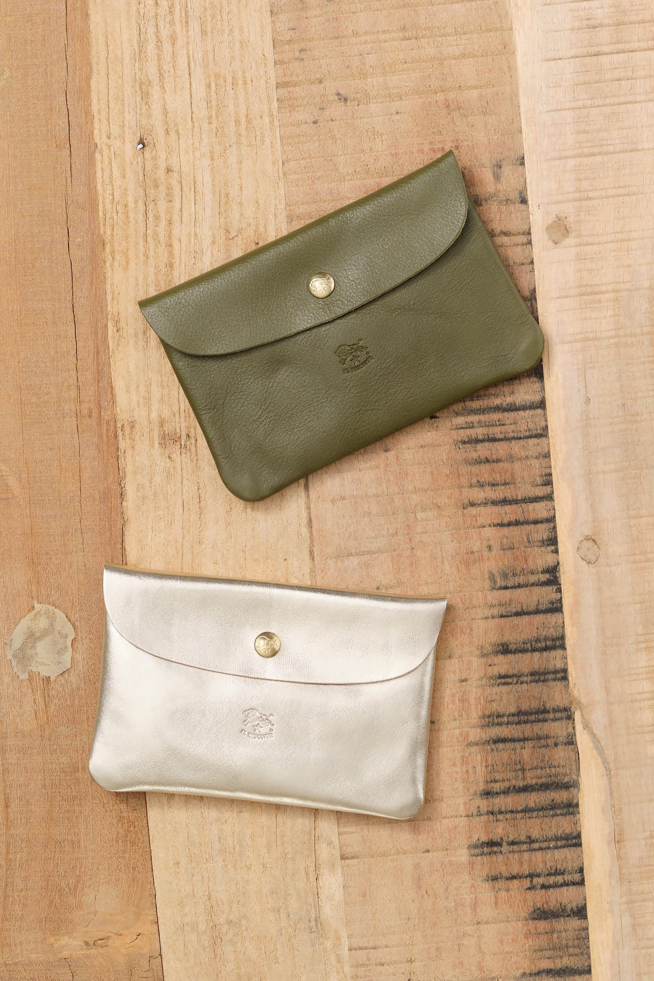 Il Bisonte Accessories Wallets Classic Envelope Case in Verde Rugiada Verde Rugiada / 6.25" L X 4.25" W X .5" D