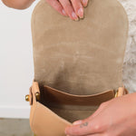 Il Bisonte Accessories Bags Consuelo Crossbody Bag in Naturale Naturale / 7" L X 6" W X 2.75" D