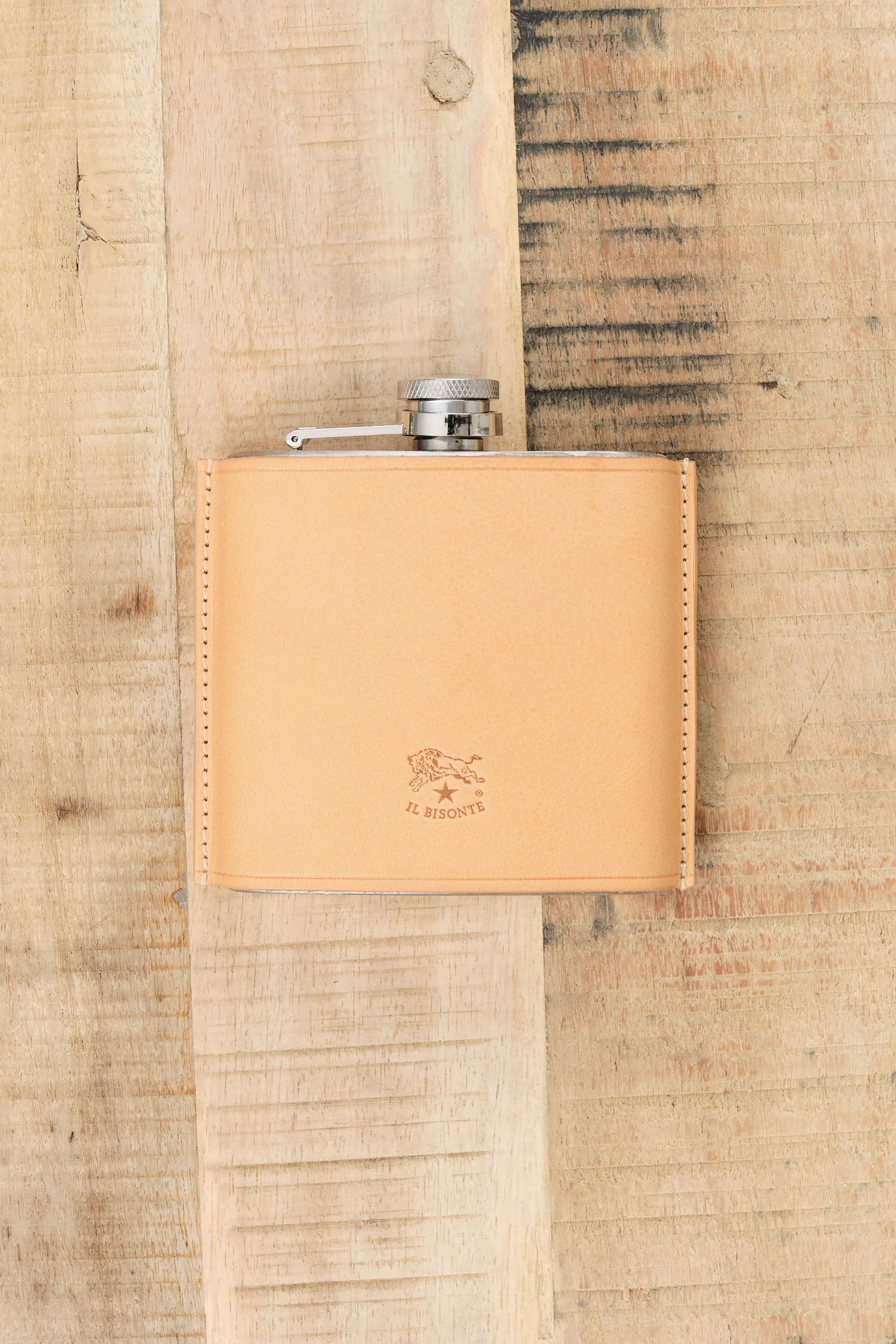 Il Bisonte Home Objects Cowhide Hip Flask in Naturale Naturale / 4.25" L 3.5" W X .75" D