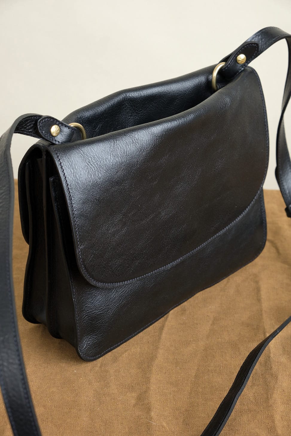 Back side of Salina Crossbody Bag in Nero