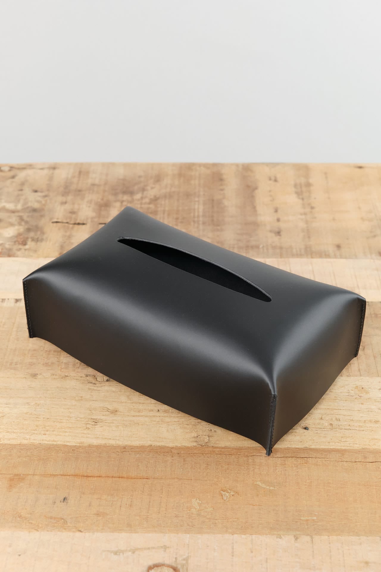 Il Bisonte Home Bath Accessories Kleenex Tissue Dispenser in Nero Nero / 9.75" L X 5.5" W X 3" D