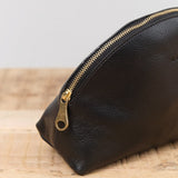 Il Bisonte Accessories Bags Large Bigallo Beauty Case in Nero Nero / 8" L X 6.25" H X 2.75" D