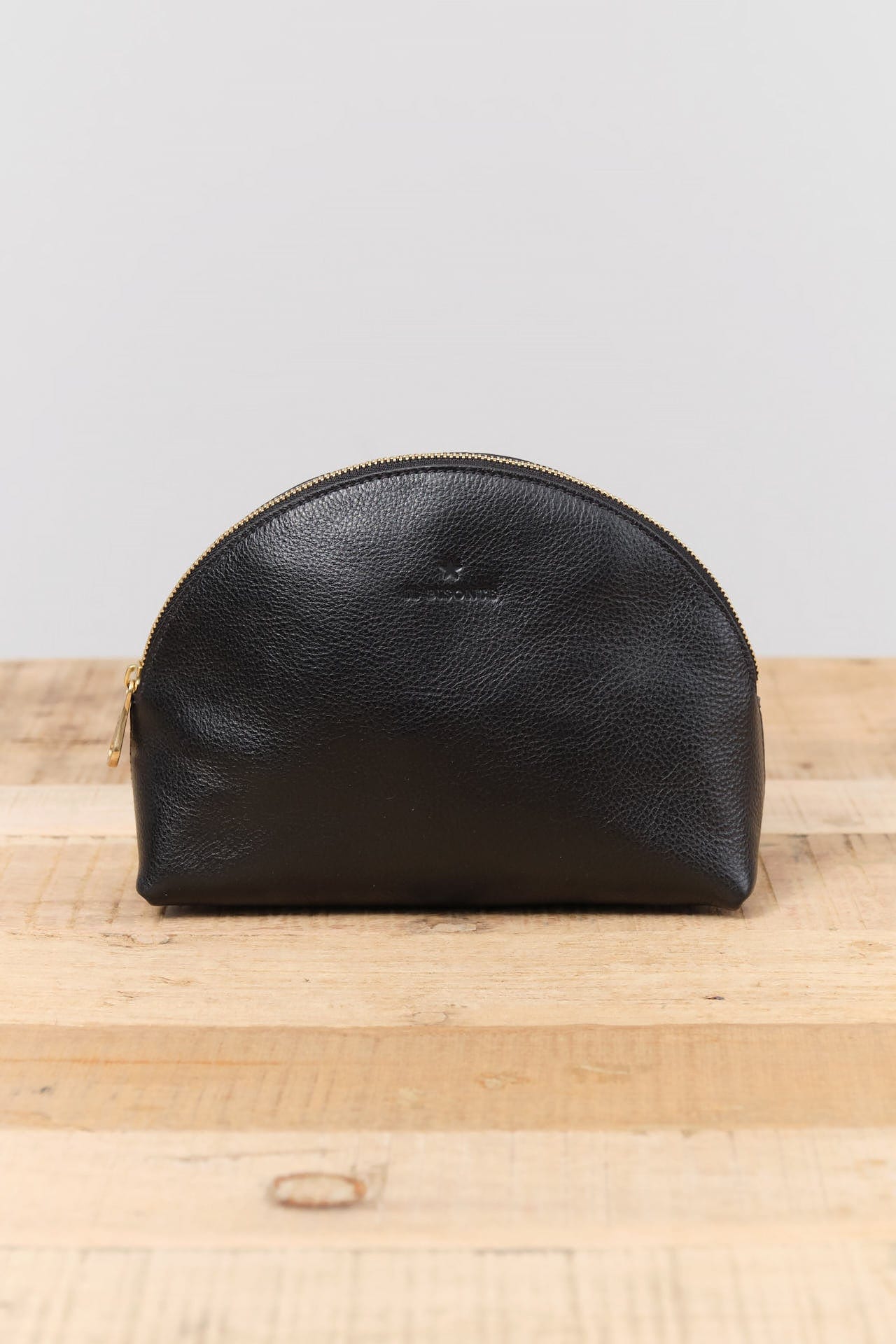 Il Bisonte Accessories Bags Large Bigallo Beauty Case in Nero Nero / 8" L X 6.25" H X 2.75" D