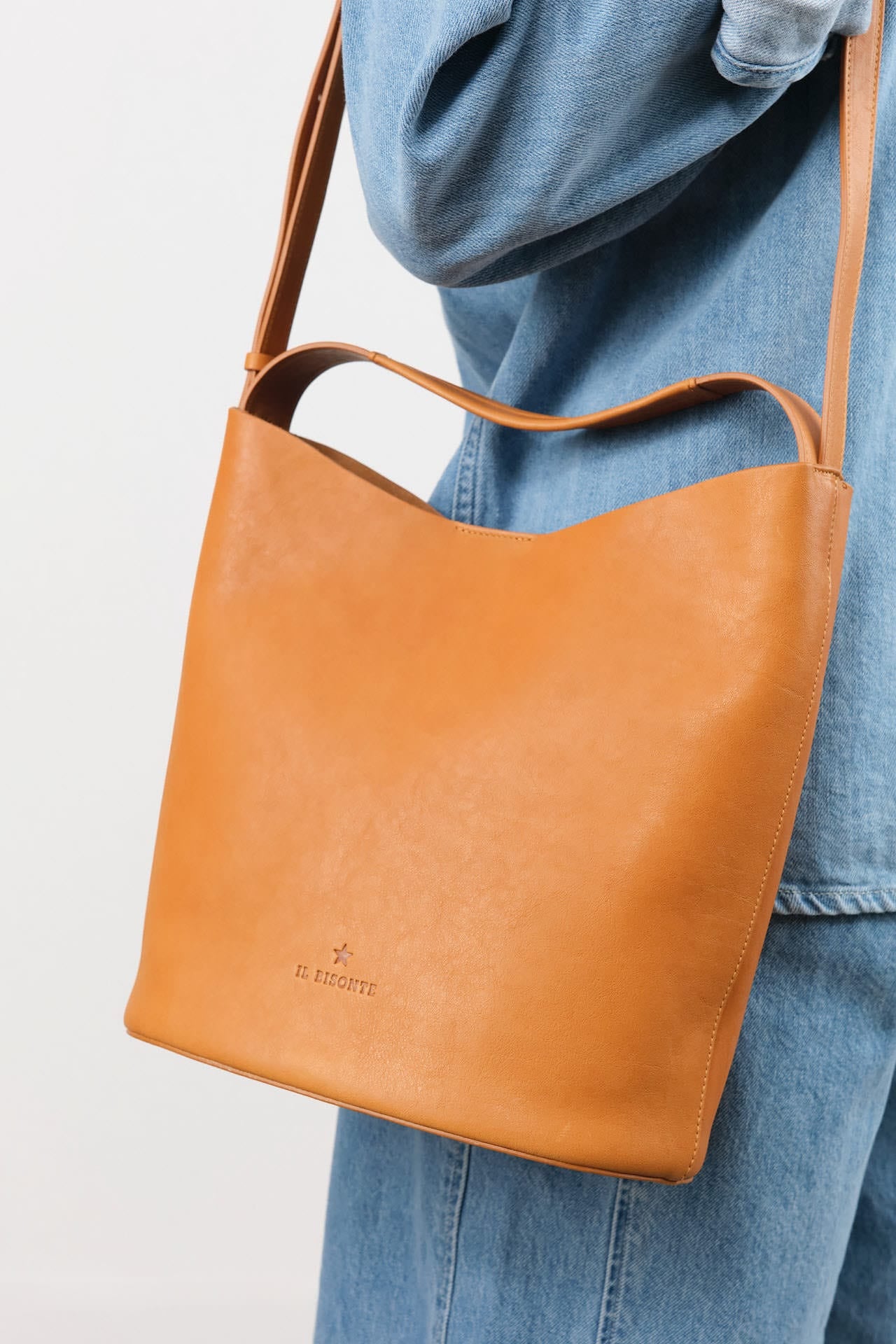 Il Bisonte Accessories Bags Le Laudi Bucket Bag Naturale / 11.75" L X 11" WX 5.5" D
