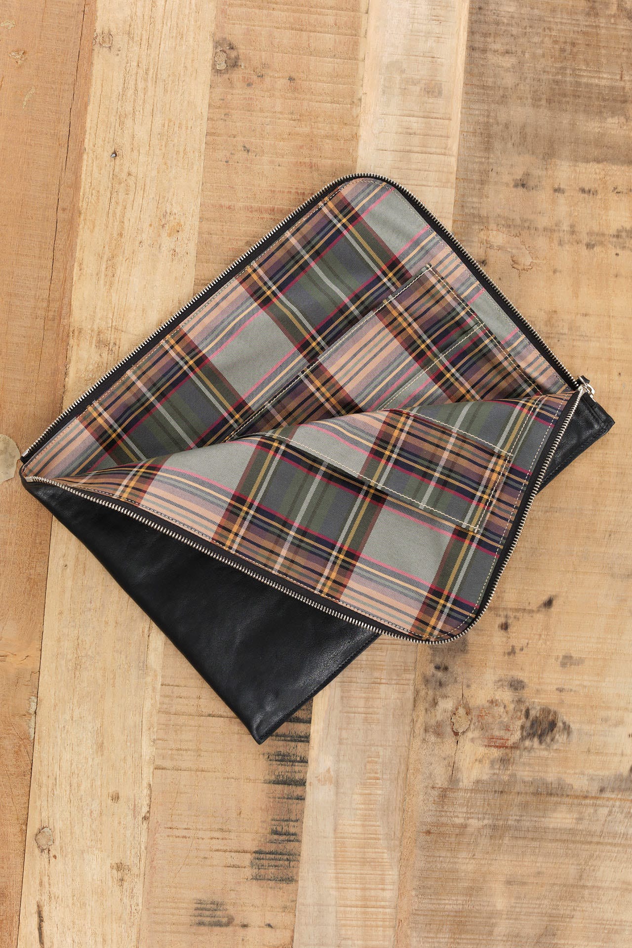 Il Bisonte Accessories Bags Leather Portfolio in Nero Nero / 13" L X 9.75" W X .5" D
