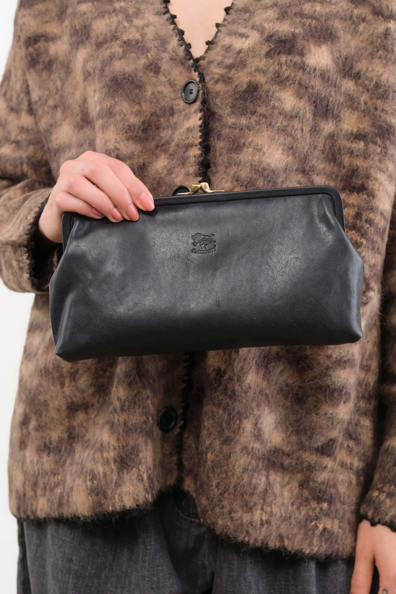 Il Bisonte Accessories Bags Manuela Clutch Bag in Nero Nero / 10" L X 5" H X 1.5" D