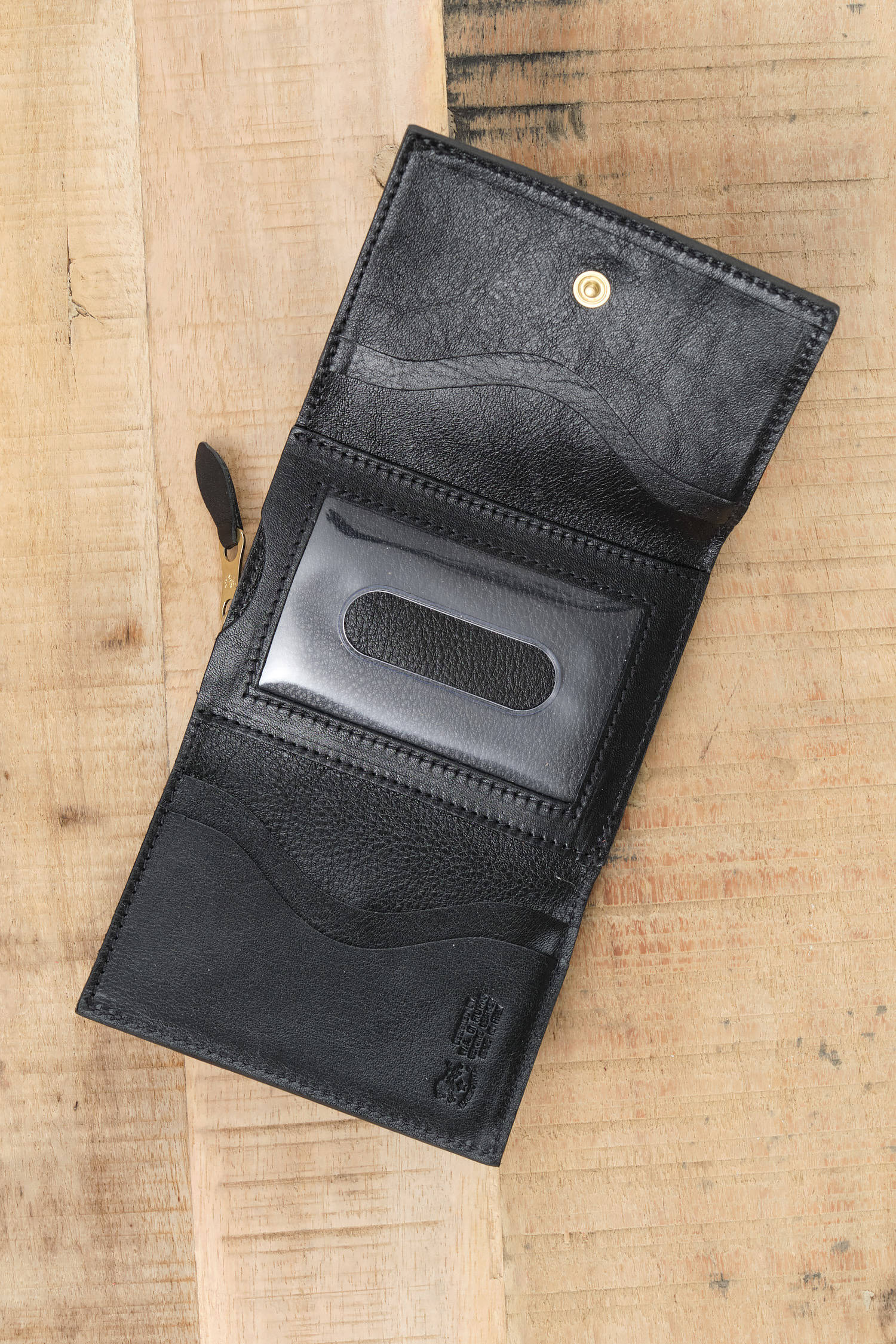 Il Bisonte Accessories Wallets Medium Classic Wallet in Nero Nero / 4.25" L X 3.5" W X 1.25" D