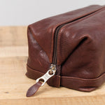 Il Bisonte Accessories Bags Populonia Cowhide Beauty Case in Caffe Caffe / 9" L X 4.5" H X 5" D