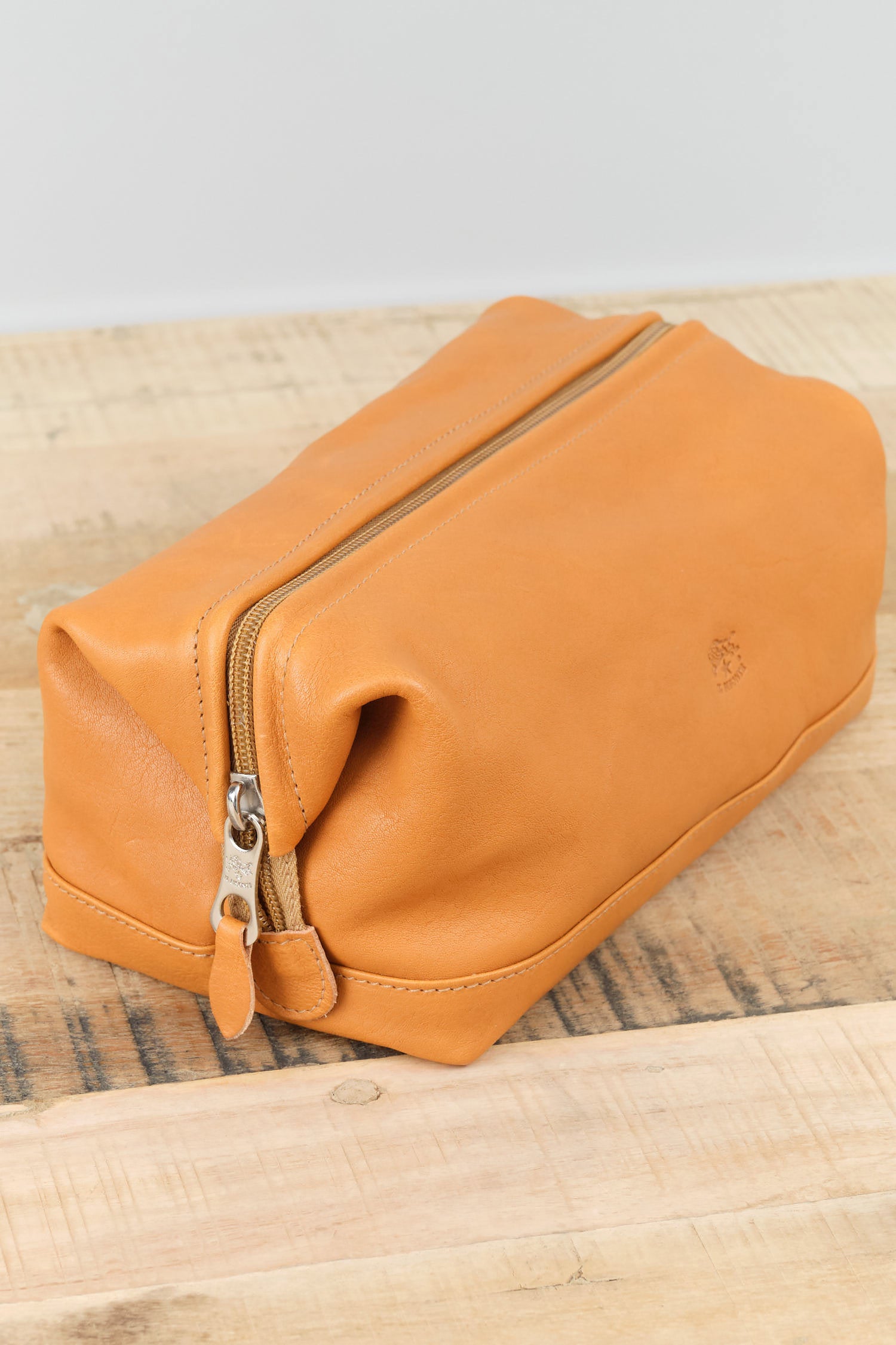 Populonia Cowhide Leather Beauty Case in Naturale Tan by Il Bisonte 