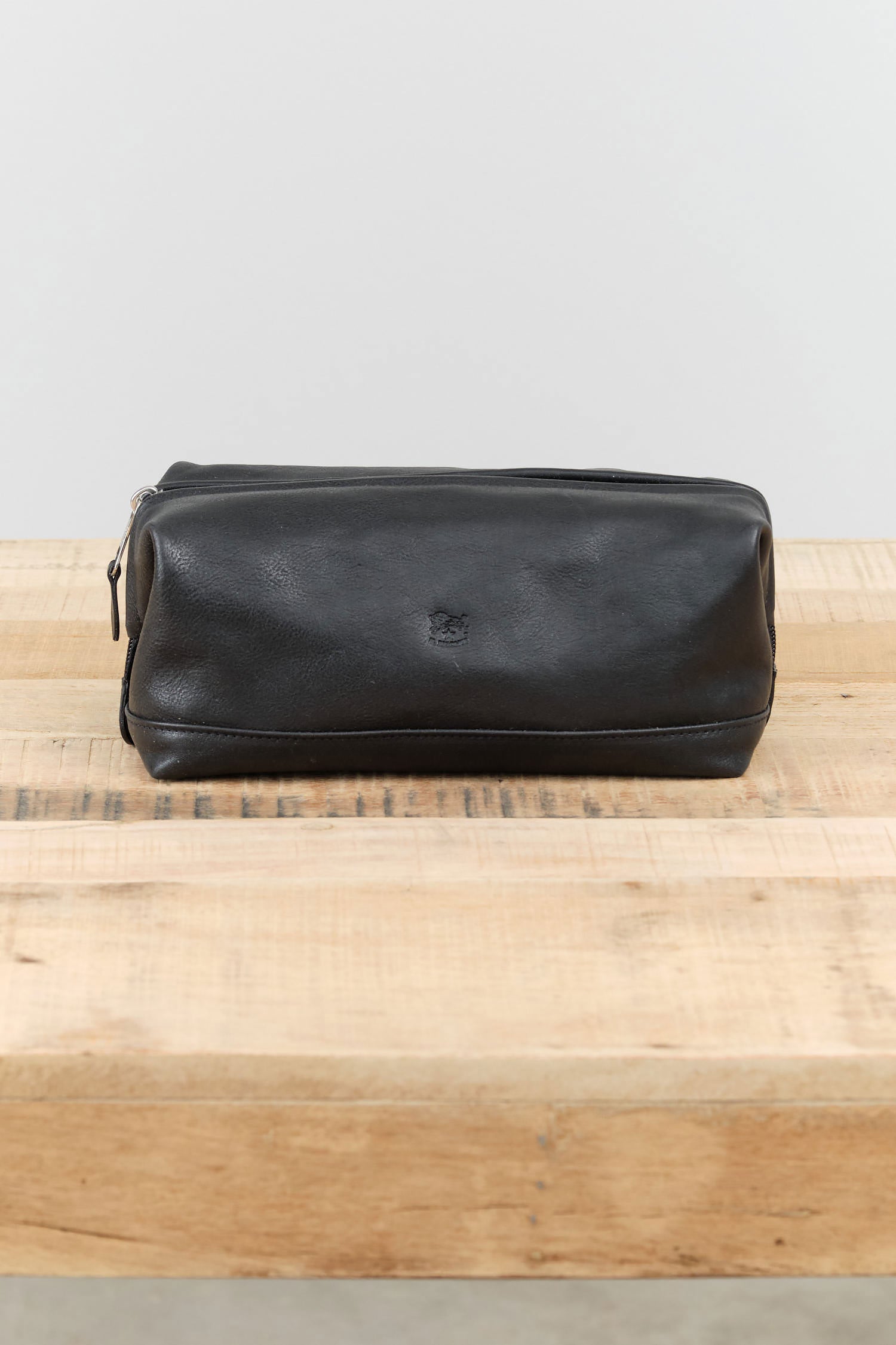 Il Bisonte Populonia Cowhide Leather Beauty Case in Nero Black