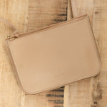 Il Bisonte Accessories Bags Roseto Crossbody Bag in Caffe Latte Caffe Latte / 9.75" L X 7" H X 0.75" D