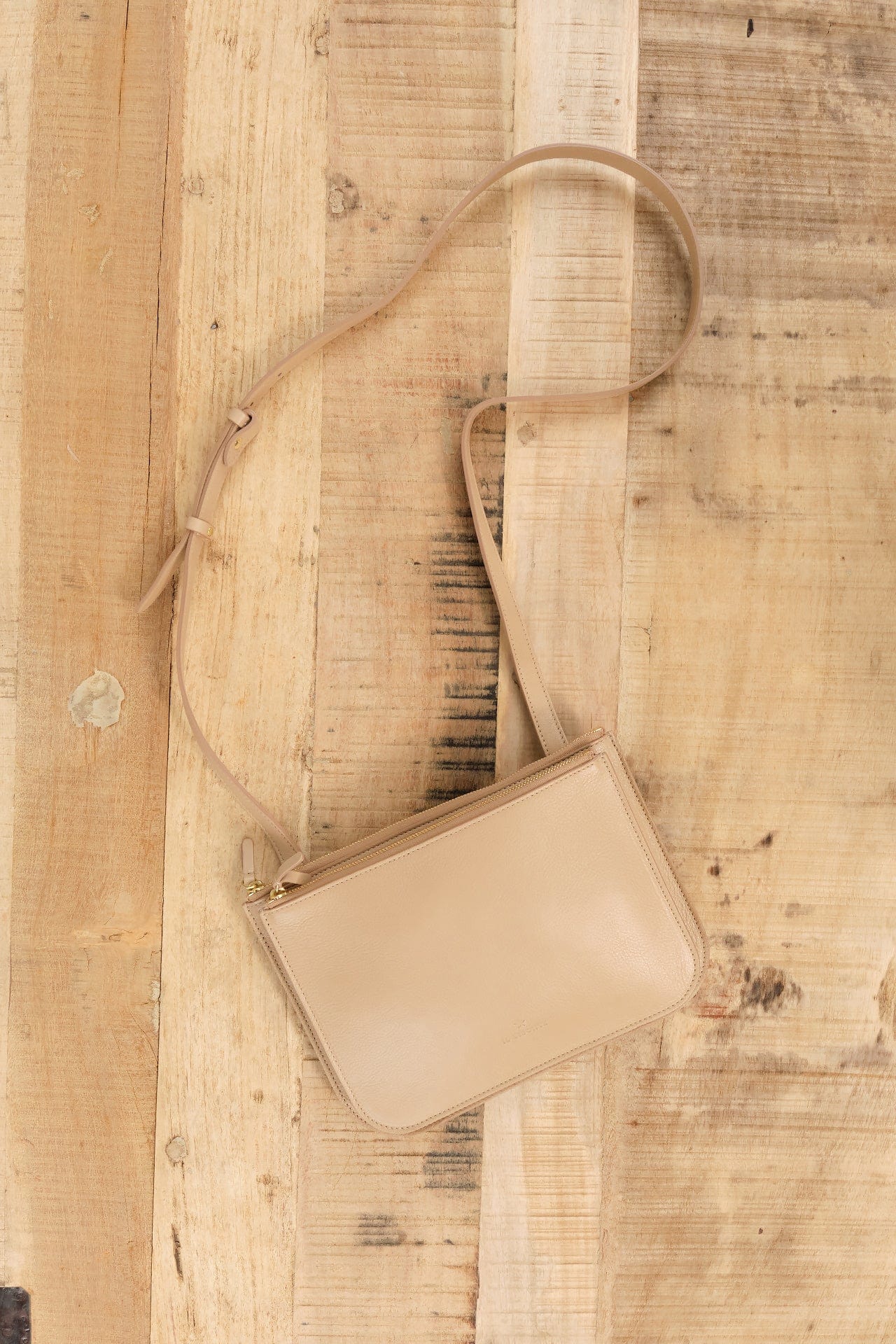 Il Bisonte Accessories Bags Roseto Crossbody Bag in Caffe Latte Caffe Latte / 9.75" L X 7" H X 0.75" D