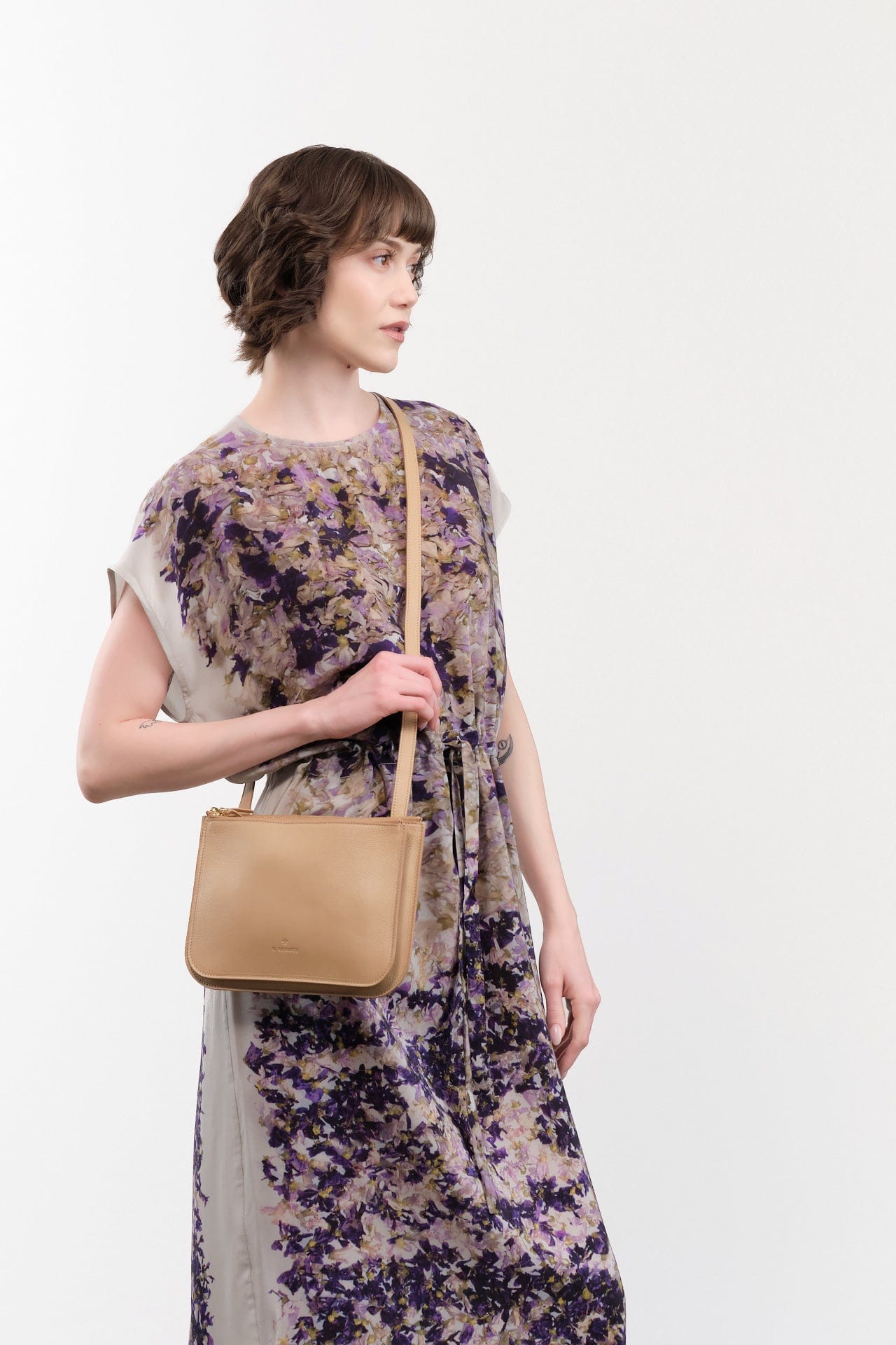Il Bisonte Accessories Bags Roseto Crossbody Bag in Caffe Latte Caffe Latte / 9.75" L X 7" H X 0.75" D