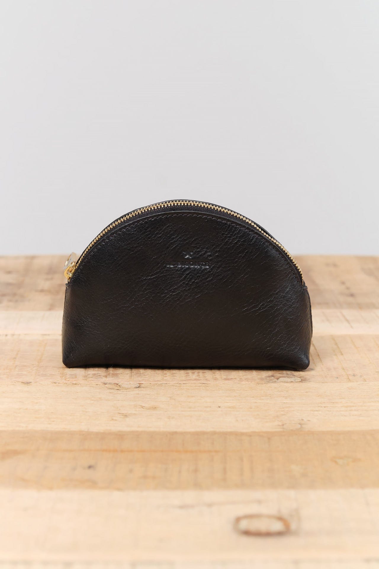 Il Bisonte Accessories Bags Small Bigallo Beauty Case in Nero Nero / 6" L X 4.25" H X 2" D