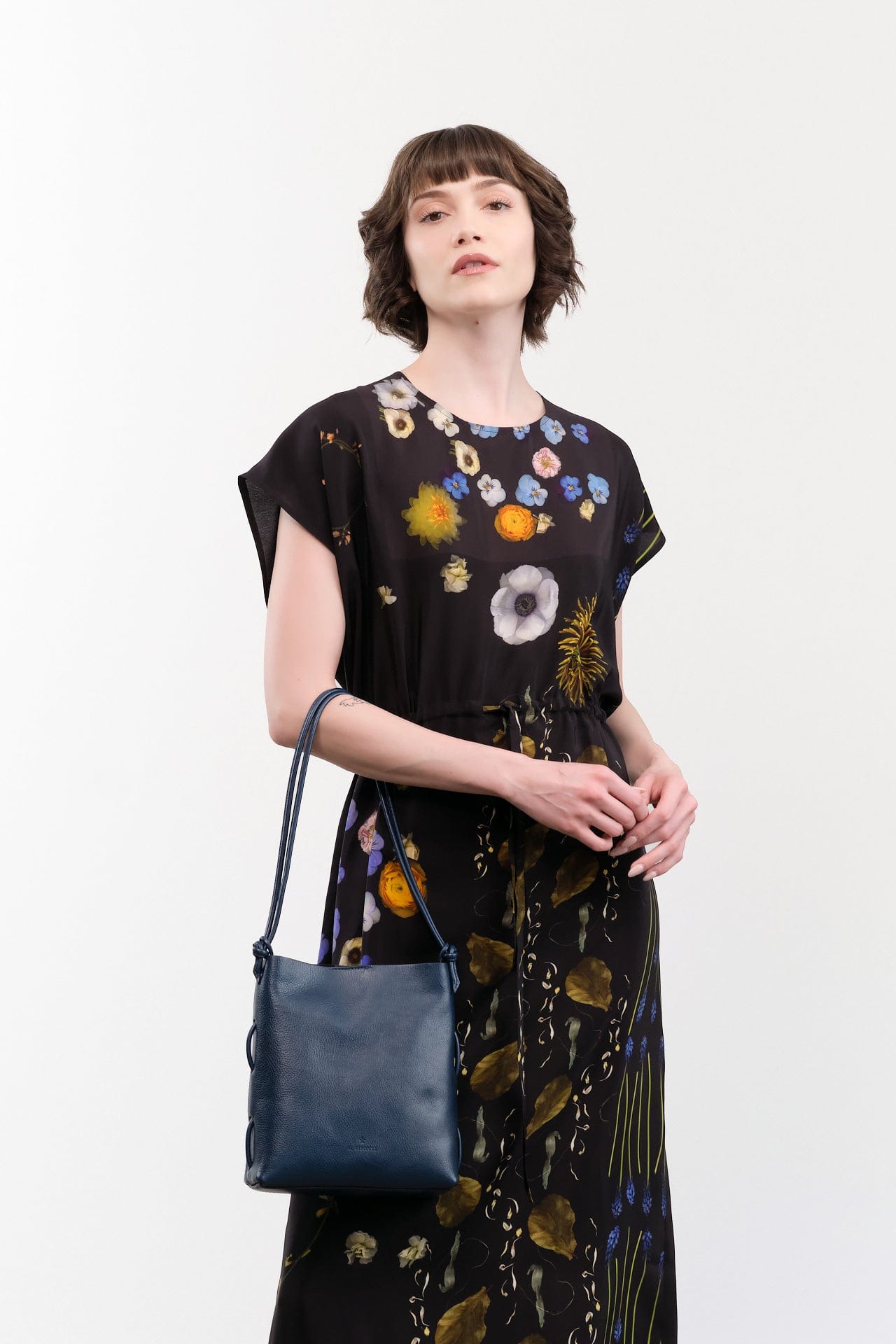 Il Bisonte Accessories Bags Snodo Shoulder Bag Blue / 7.75" L X 9" H X 3" D