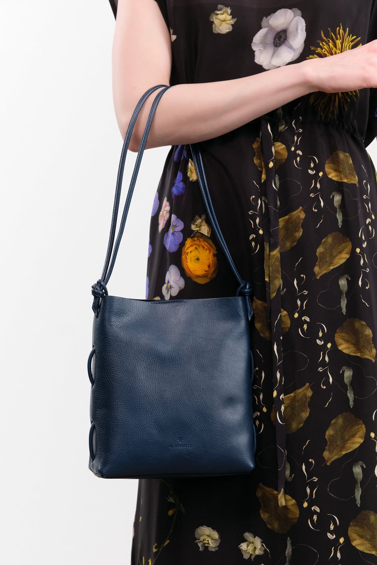 Il Bisonte Accessories Bags Snodo Shoulder Bag Blue / 7.75" L X 9" H X 3" D