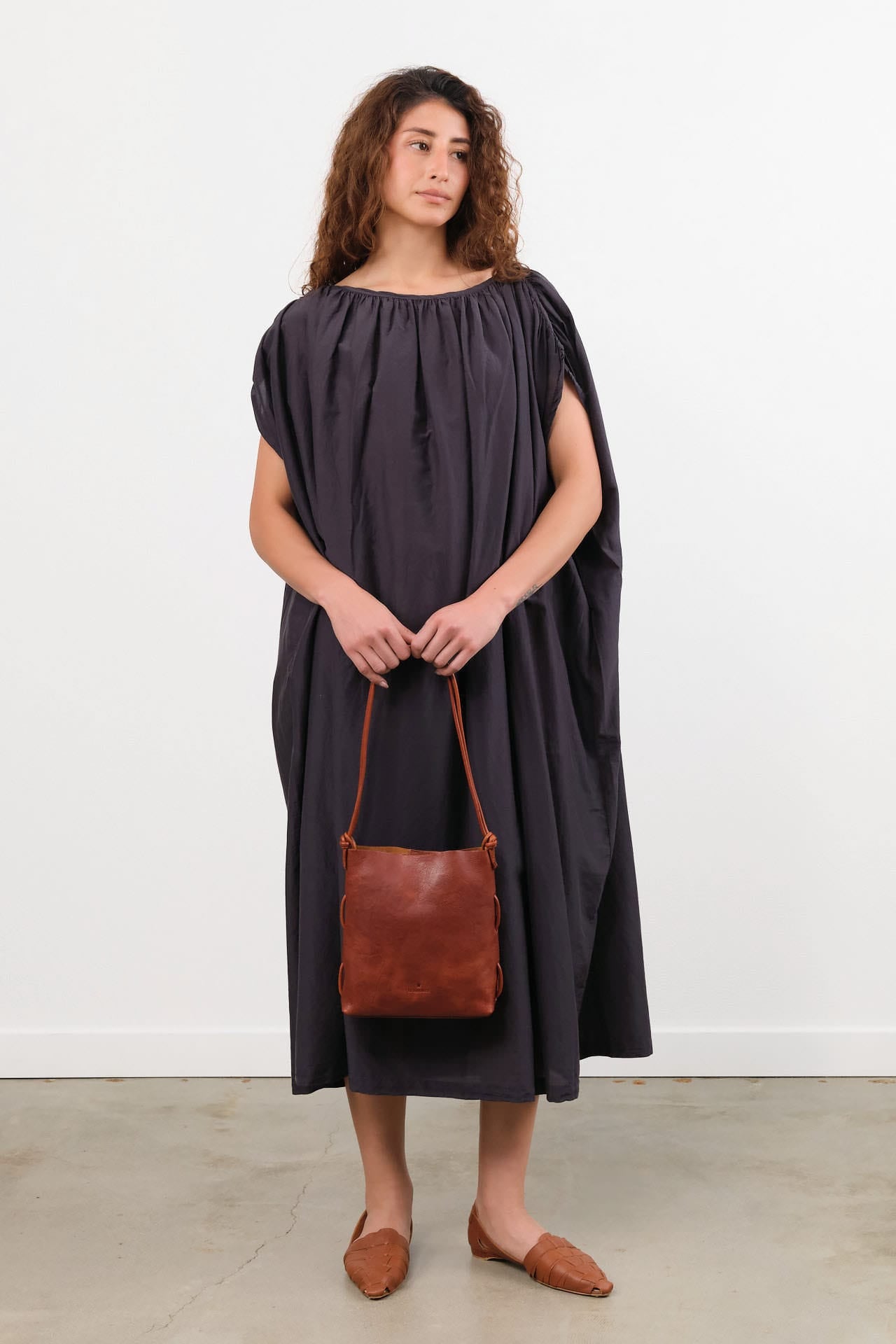 Il Bisonte Accessories Bags Snodo Shoulder Bag in Seppia Seppia / 9" L X 8" W X 3" D