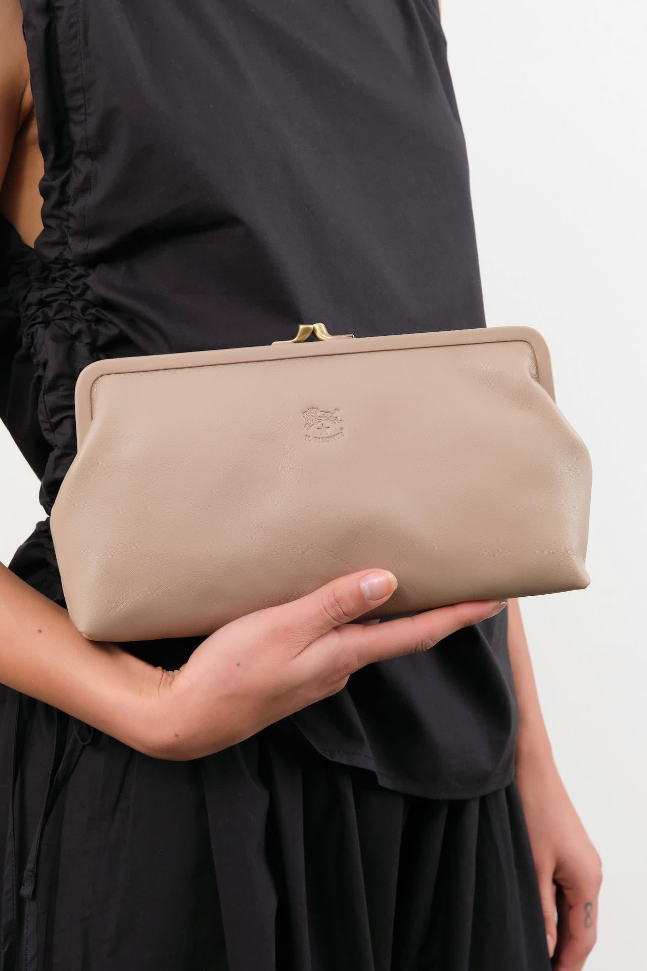 Il Bisonte Accessories Bags Manuela Clutch Bag in Beige Vasari Beige Vasari / 10.25" L X 5.1" W X 1.5" D