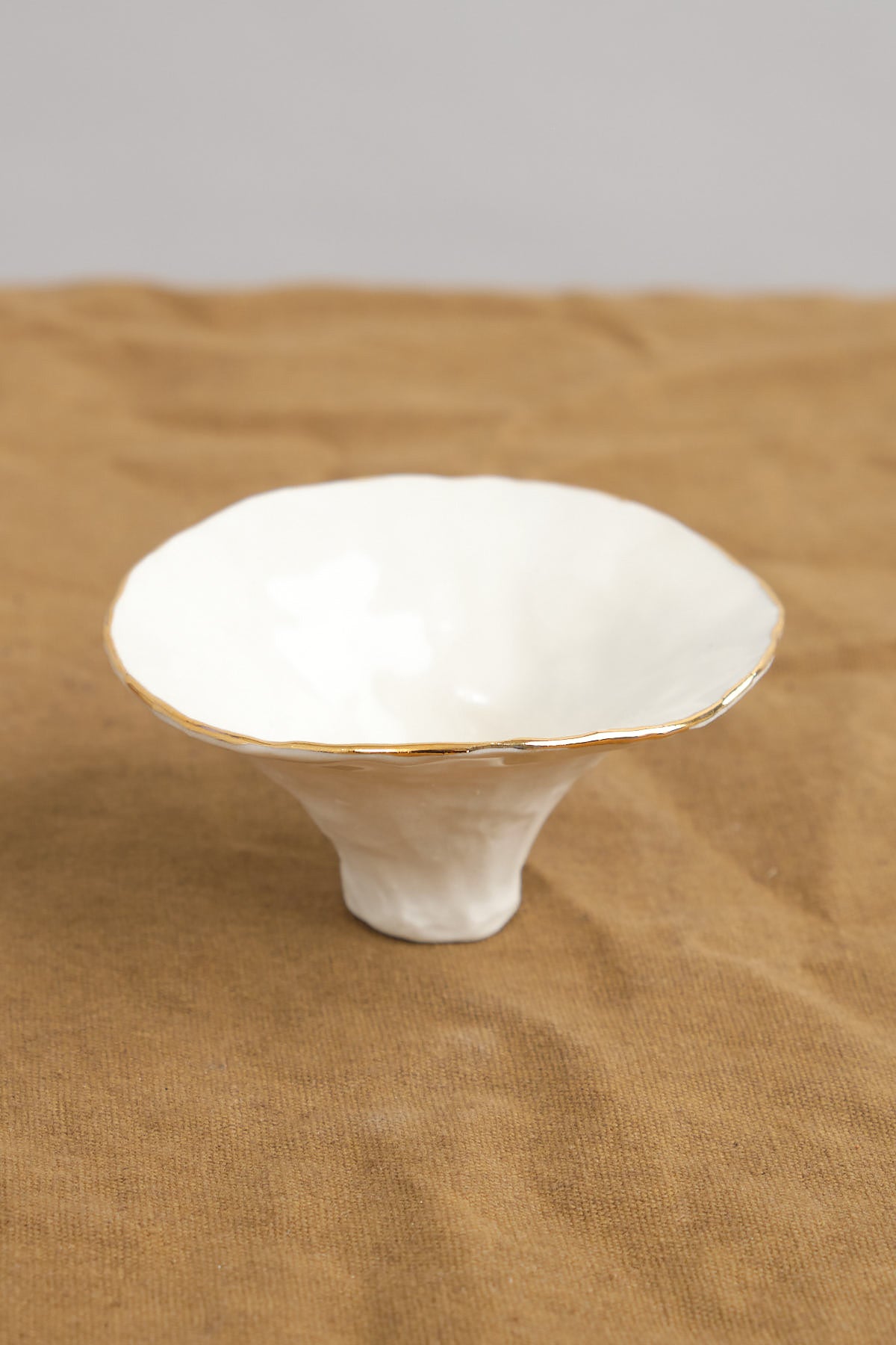 Porcelain Pinch Pot in color Natural with 22 Karat Gold Rim 