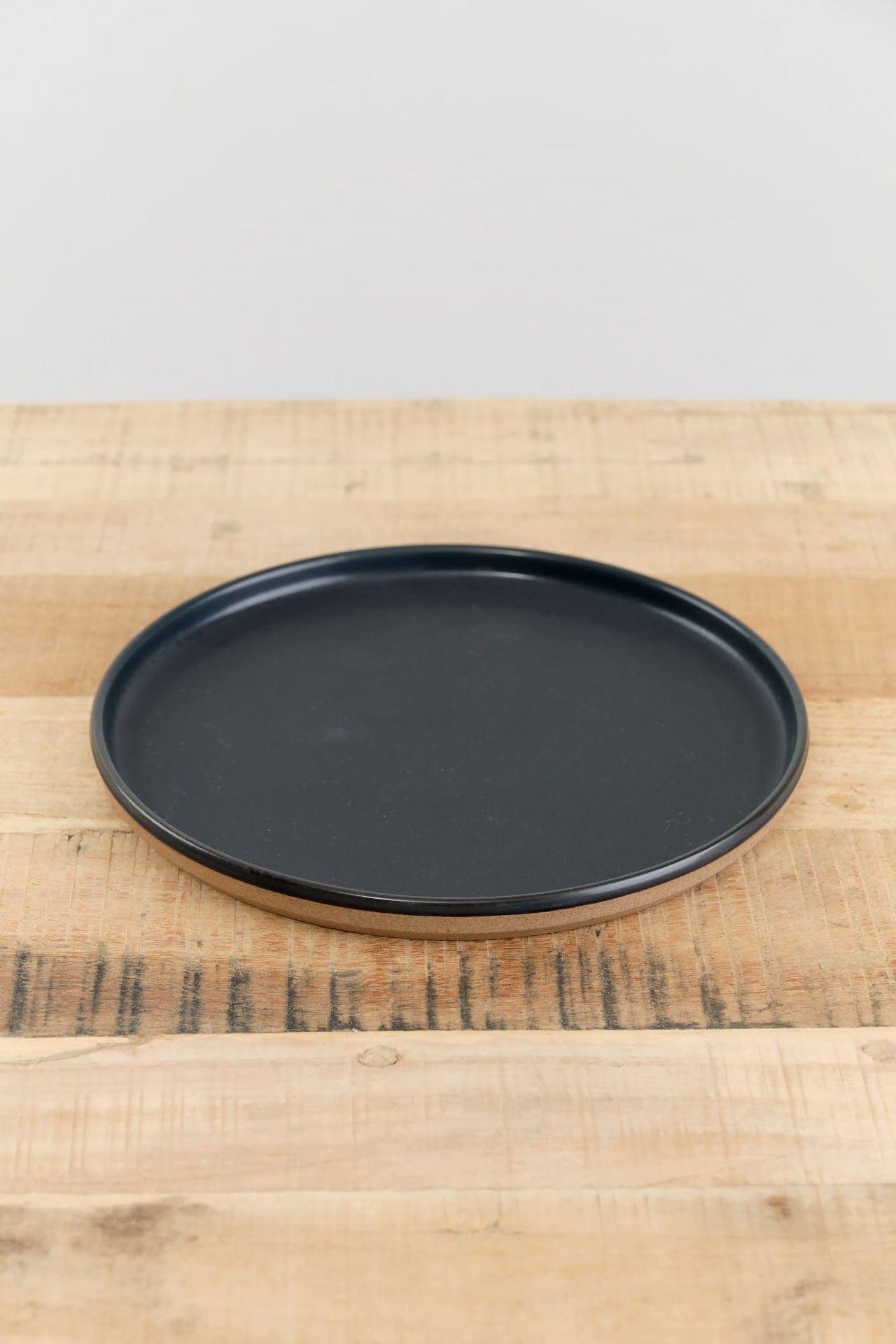 Kinto Home Kitchen Dishware 10" Ceramic Lab Plate Black / 10" Dia X .75" H