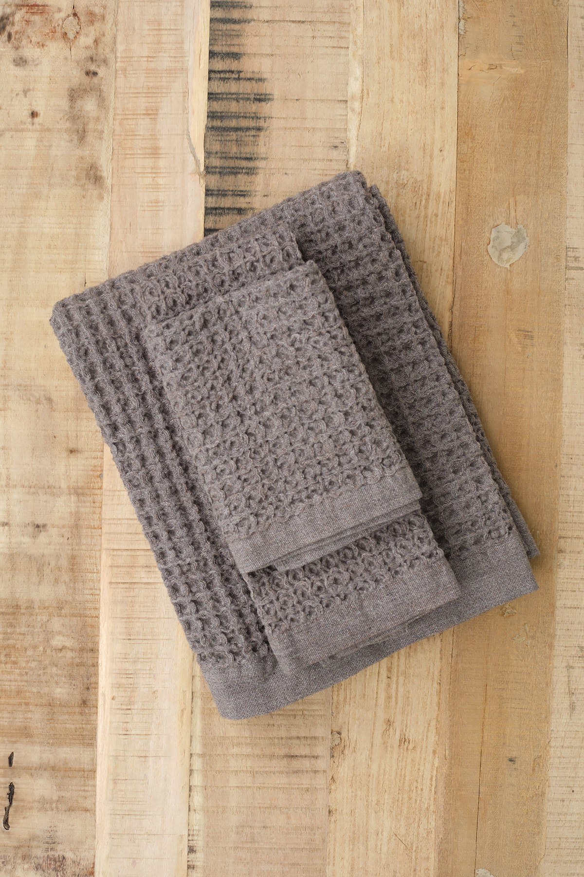 kontex cotton waffle towels in charcoal