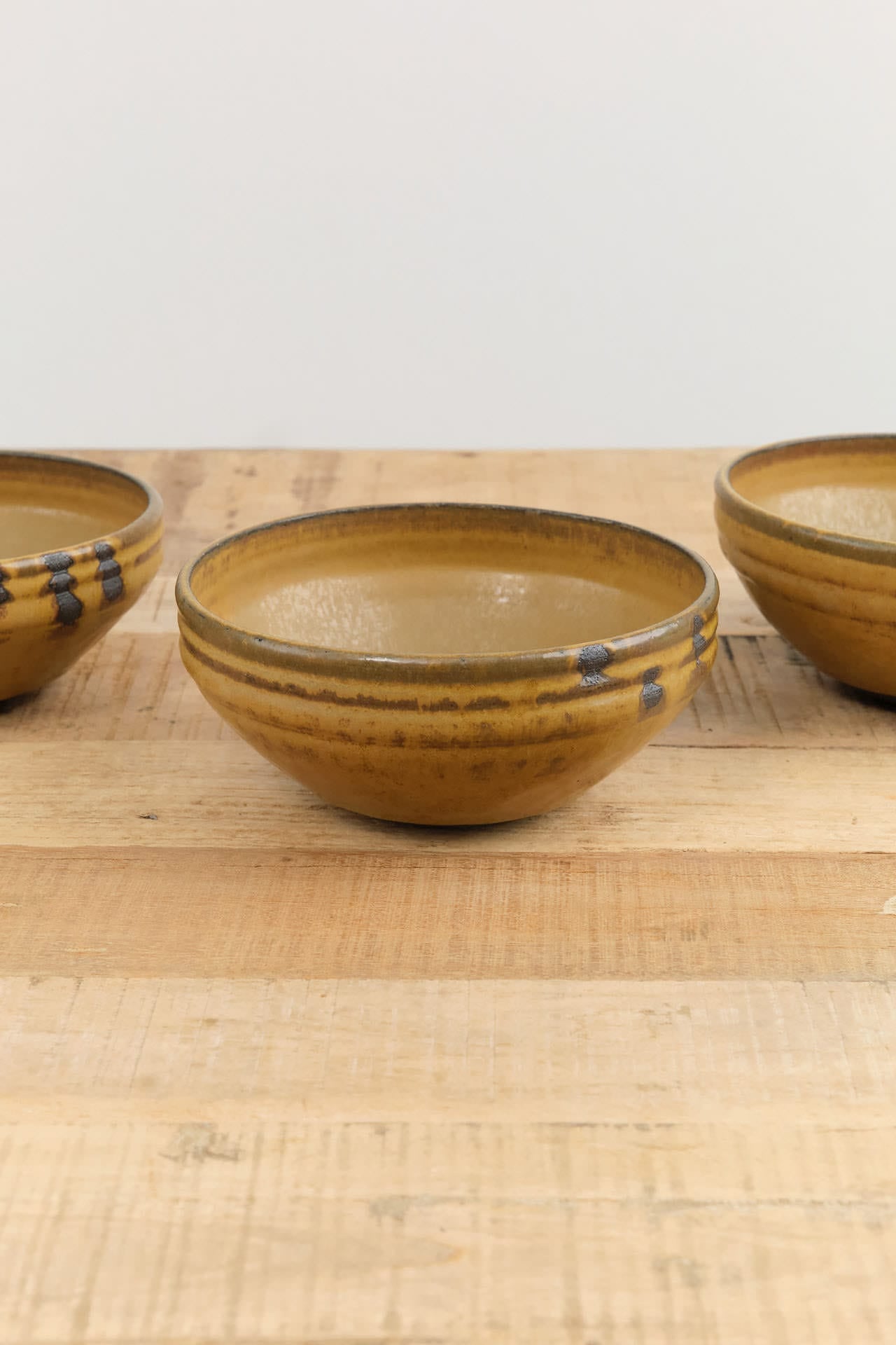 Lesley Anton Home Kitchen Dishware Rib Bowl in Kelp Kelp
