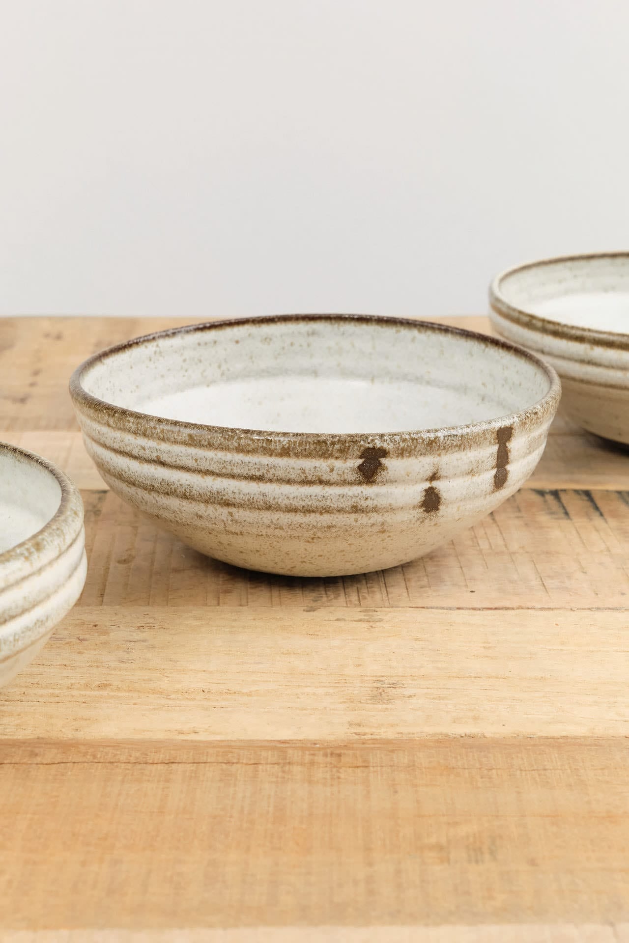 Lesley Anton Home Kitchen Dishware Rib Bowl in Moon Moon