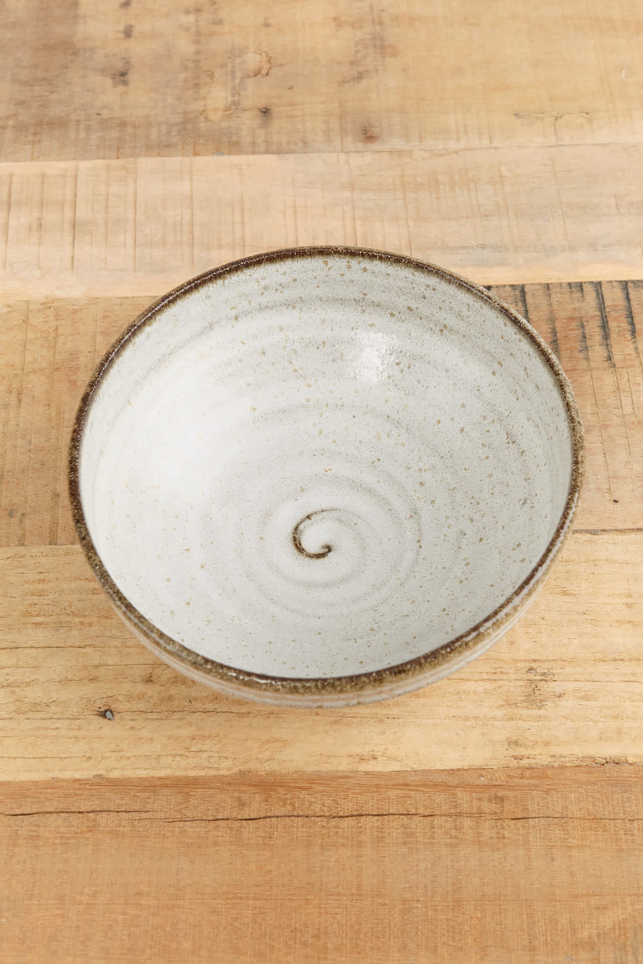 Lesley Anton Home Kitchen Dishware Rib Bowl in Moon Moon