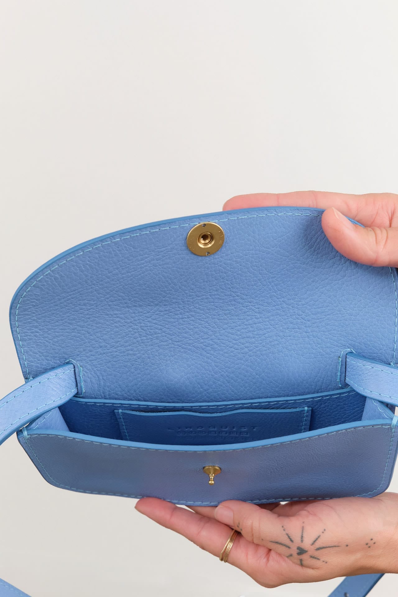Lindquist Accessories Bags Faba Bag in Periwinkle Periwinkle / 4" H X 7.5" W X 1.5" D