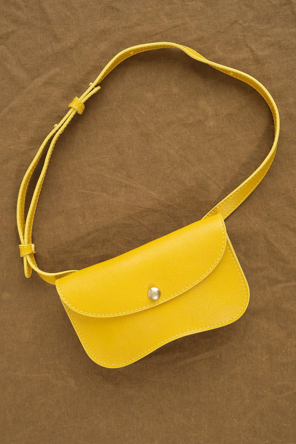 Faba Bag in Solar on table