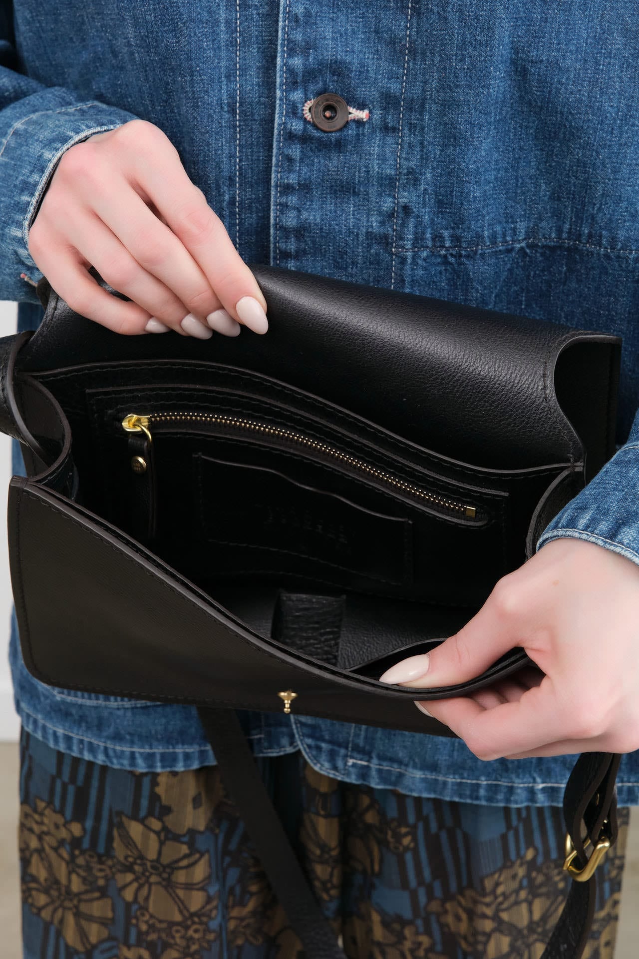 Lindquist Accessories Bags Val Bag in Black Black