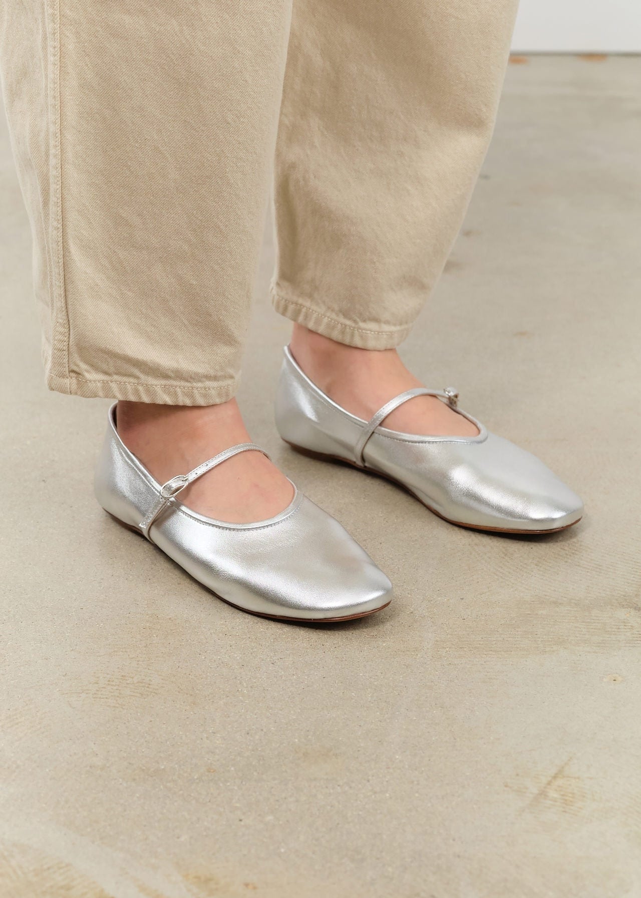 LoQ Accessories Womens Shoes Daria Flat Mary Jane Plata / 35