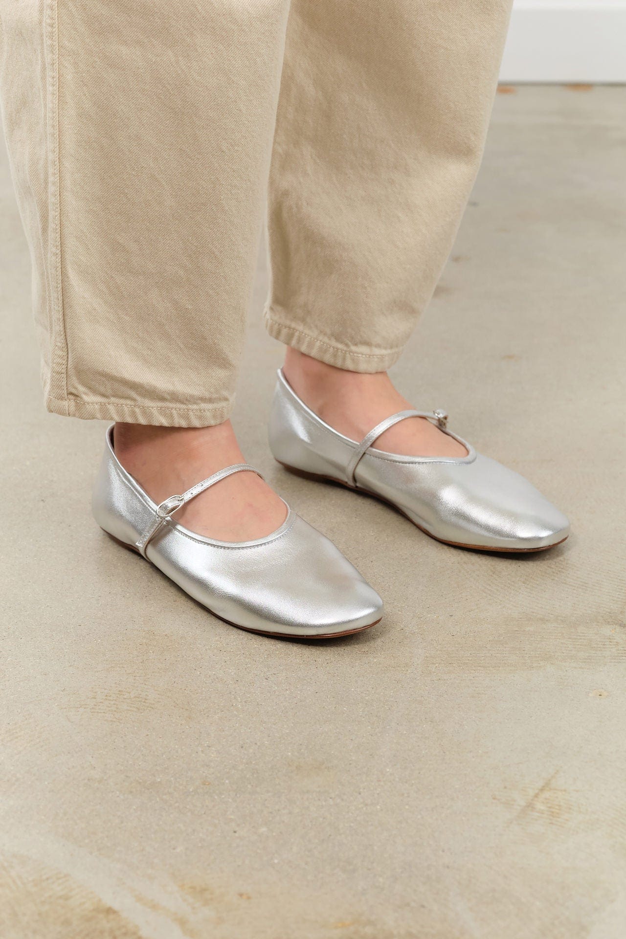LoQ Accessories Womens Shoes Daria Flat Mary Jane Plata / 35