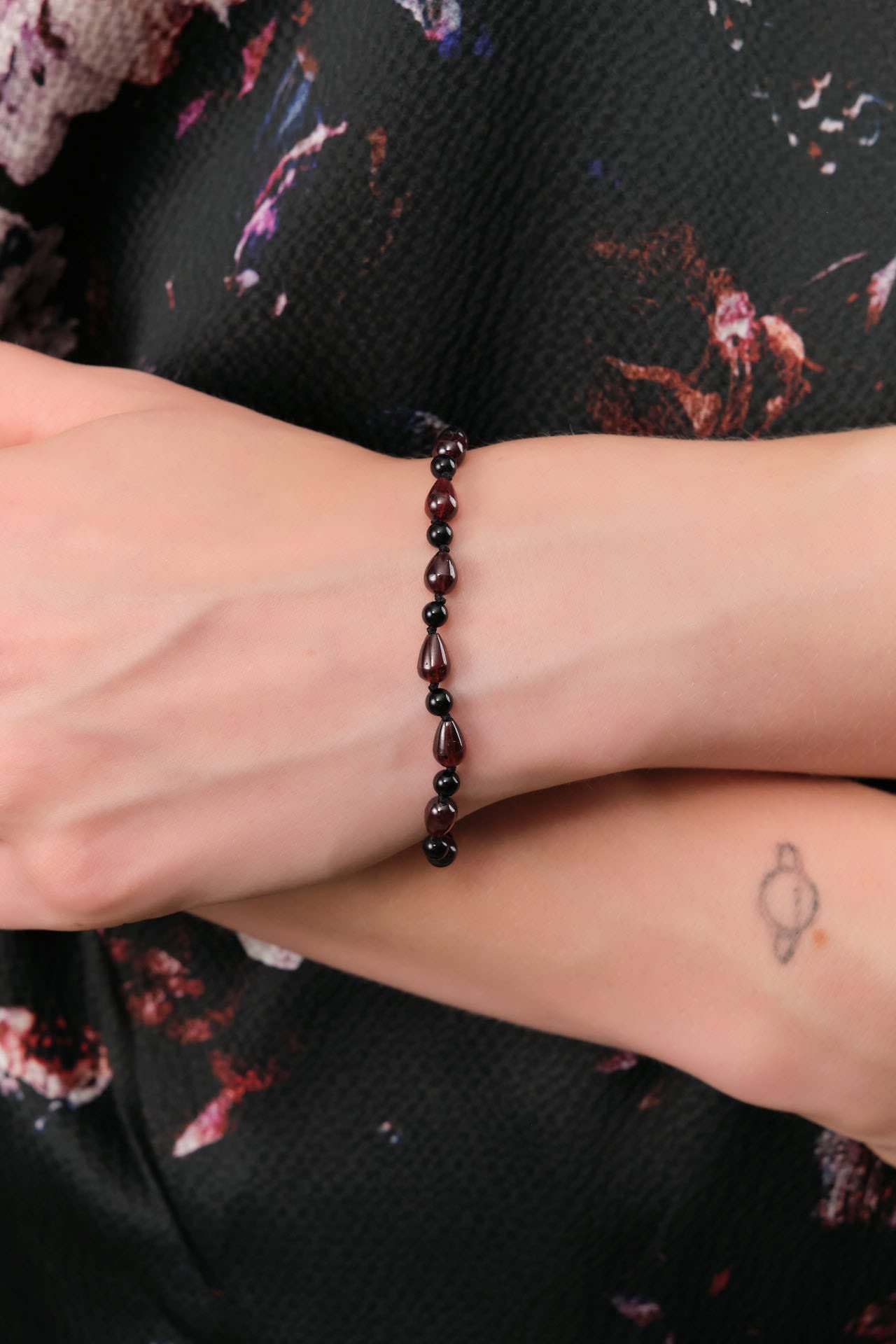 Loren Stewart Jewelry Bracelets Sable Bracelet Garnet / 7" Chain