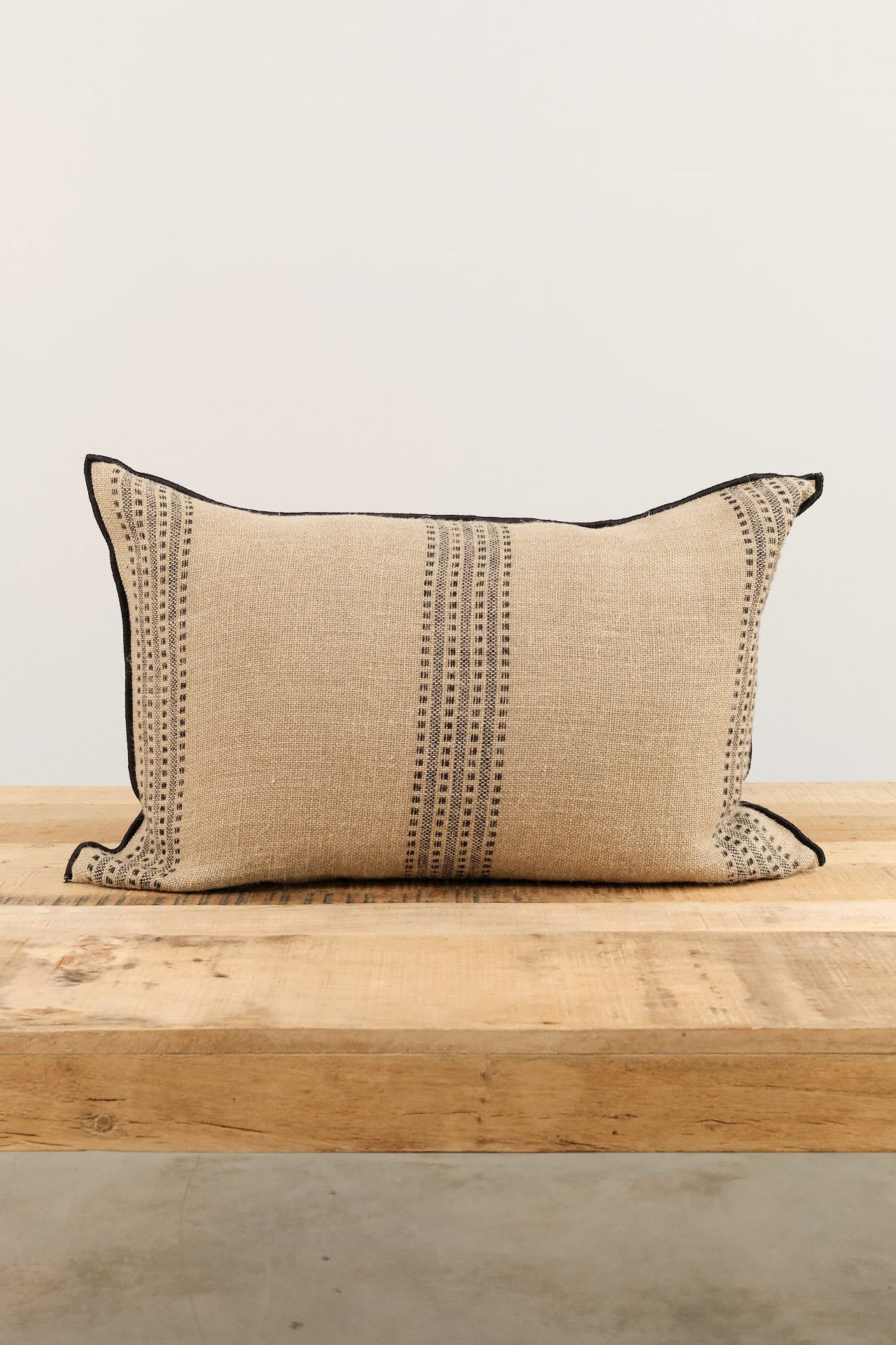 Maison De Vacances Home Pillows 16" X 24" Berbere Canvas Rustique Cushion Naturel/Noir / 16" X 24"