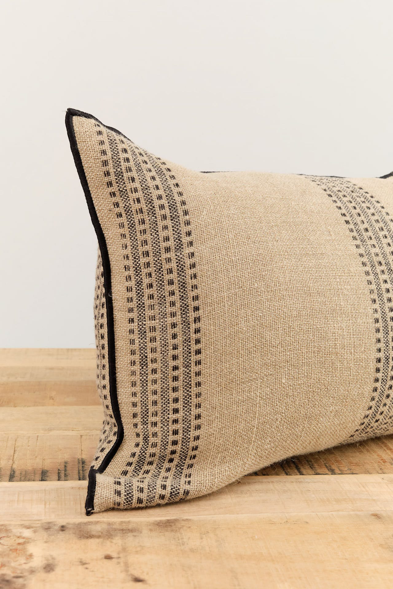 Maison De Vacances Home Pillows 16" X 24" Berbere Canvas Rustique Cushion Naturel/Noir / 16" X 24"