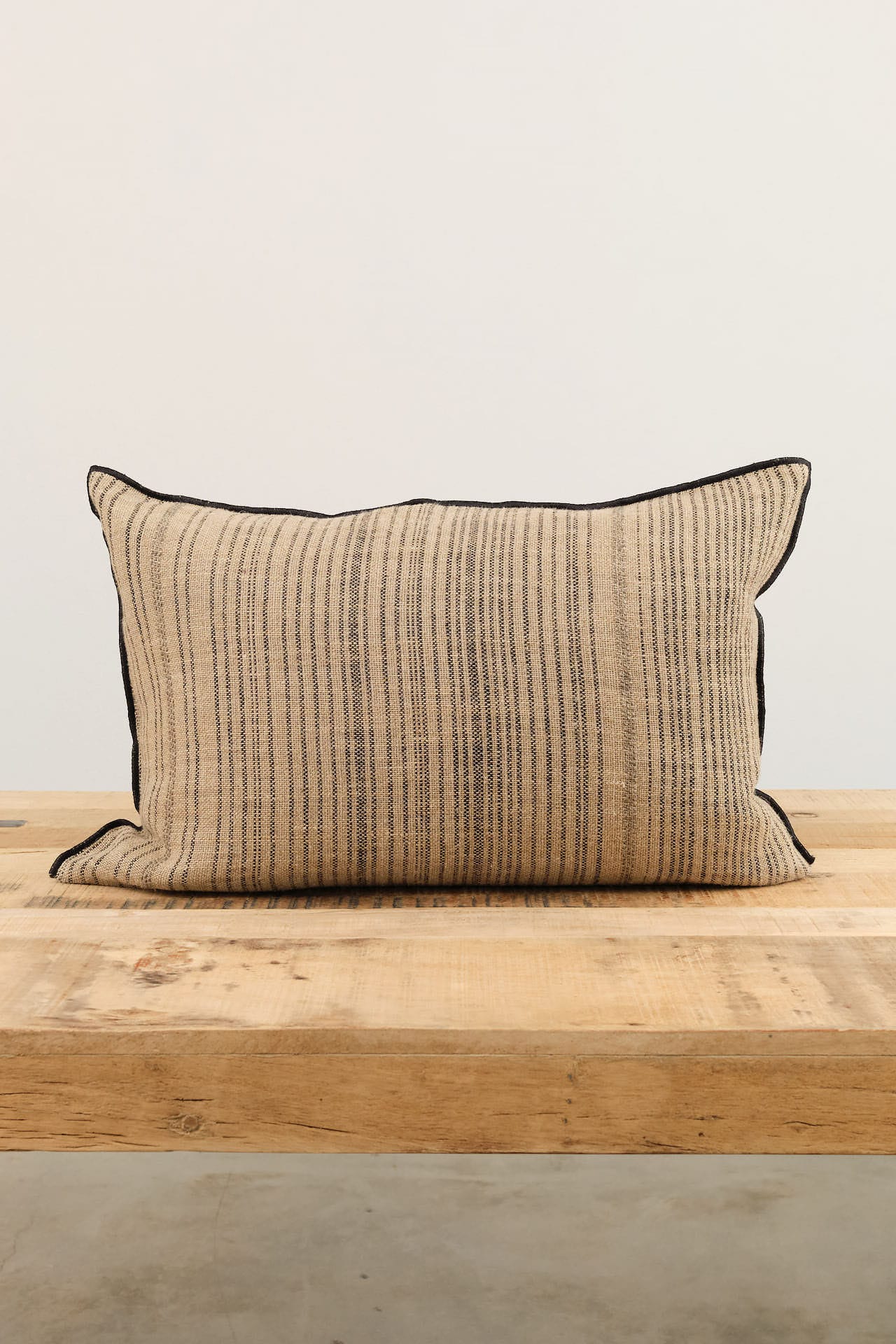 Maison De Vacances Home Pillows 16" X 24" Byzance Canvas Rustique Cushion Naturel/Noir / 16" X 24"
