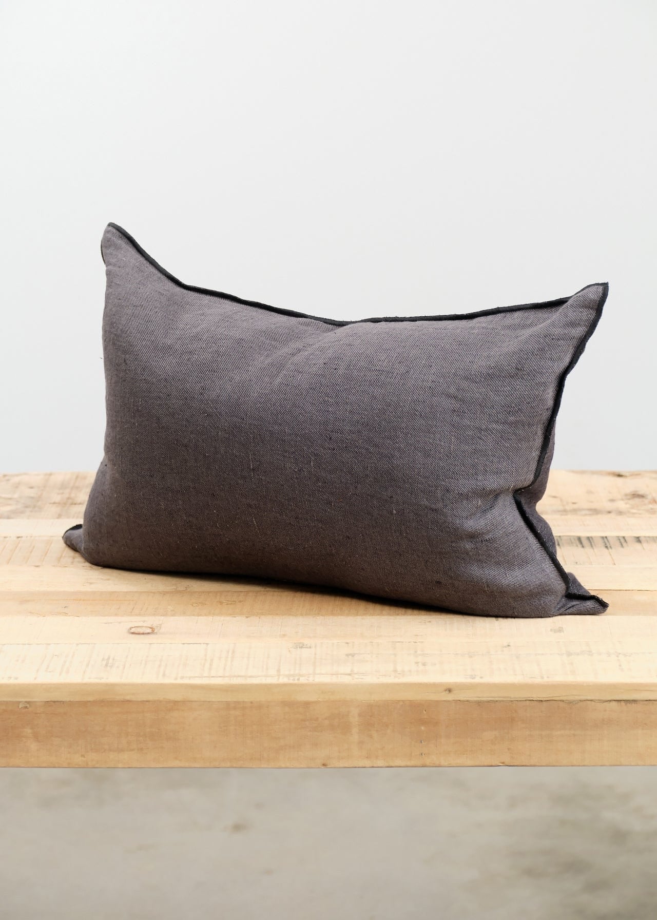 Maison De Vacances Home Pillows 16" X 24" Crumpled Washed Linen Vice Versa Cushion in Charbon Charbon/Anthracite / 16" X 24"