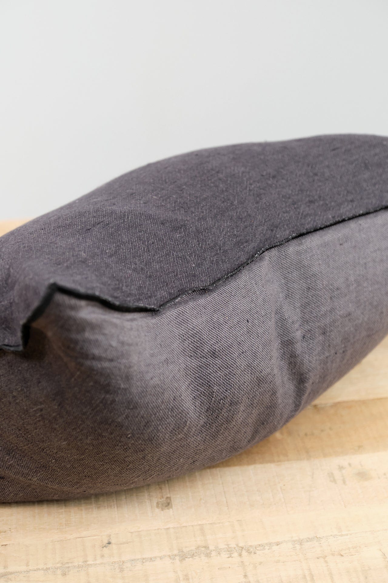 Maison De Vacances Home Pillows 16" X 24" Crumpled Washed Linen Vice Versa Cushion in Charbon Charbon/Anthracite / 16" X 24"