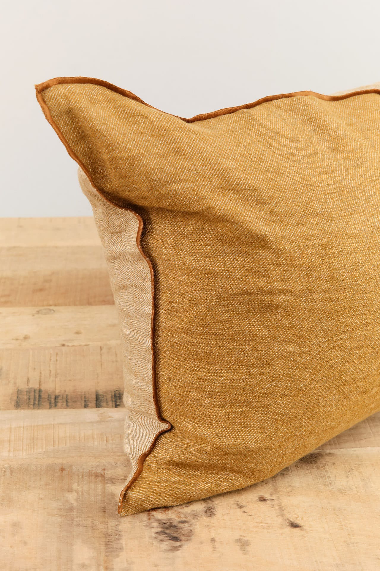 Maison De Vacances Home Pillows 16" X 24" Crumpled Washed Linen Vice Versa Cushion in Havane Havane/Givre / 16" X 24"